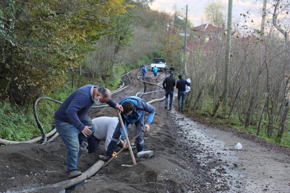 BAŞKAN GÜLER İLE SUSUZ MAHALLELER SUYA KAVUŞTU